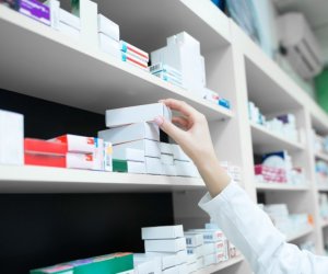 AEM: İyunda 68 aptek yoxlanılıb, 38 qutu dərman satışdan çıxarılıb