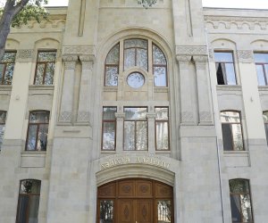 Səhiyyə nazirinin müavinlərinin sayı artırılıb