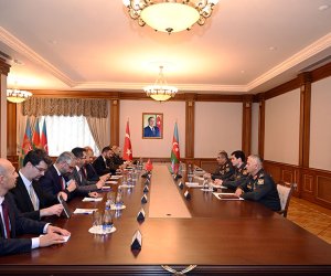 Azərbaycan və Türkiyə müdafiə sənayesi əməkdaşlığını müzakirə edib