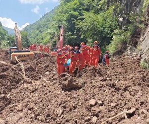 

Çində torpaq sürüşməsi nəticəsində 5 nəfər ölüb, 12 nəfər itkin düşüb

