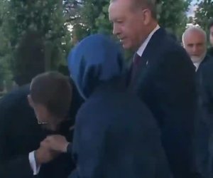 Macron gesture toward Emine Erdogan draws attention at NATO summit
