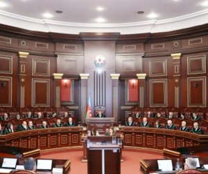 Ali Məhkəmə Plenumu iki qərar qəbul edib