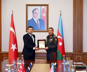 
Zakir Həsənov Selçuk Bayraktarı qəbul edib