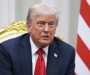Трамп пригрозил Ирану "ударом тысяч ракет" в случае покушения не него
