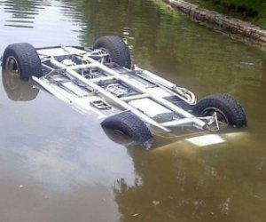Xaçmazda avtomobil su hovuzuna düşüb, 69 yaşlı sürücü ölüb
