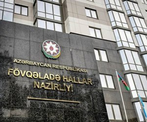 Bakı&ndash;Quba yolunda yanacaqdaşıyan avtomobil aşıb və yanıb