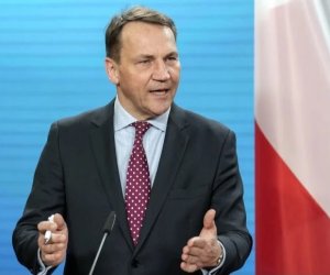 
Сикорский: Польша воспринимает угрозы русских всерьез