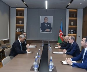 Ceyhun Bayramov ÜGT-nin baş katibi ilə görüşüb