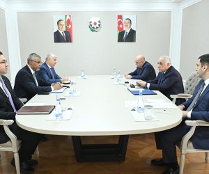 Əli Əsədov Yan Sonderslə görüşüb