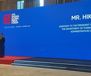 Помощник президента Азербайджана призвал к регулированию социальных сетей для защиты детей
