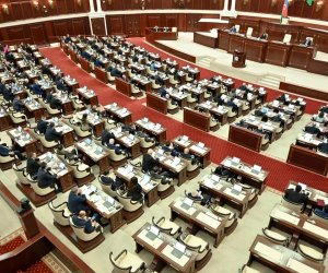 Milli Məclisin növbədənkənar sessiyası başa çatıb