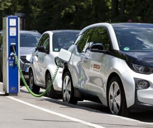 Азербайджан импортировал более 500 электромобилей в первом полугодии