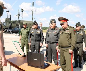 Продолжается визит начальника Генерального штаба в Беларусь