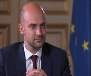 France says two diplomats detained by Iranian security forces