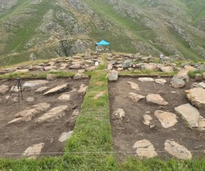 В древнем некрополе Хархар в Гедабее обнаружили сотни новых могил