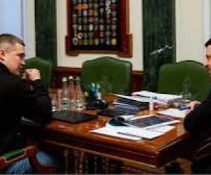 На фоне протестов Зеленский встретился с уволенным Михаилом Федоровым