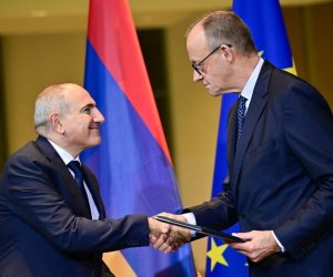Мерц пообщался с Пашиняном