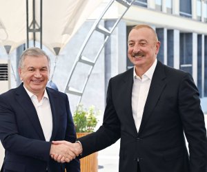 İlham Əliyev Şavkat Mirziyoyevi doğum günü münasibətilə təbrik edib