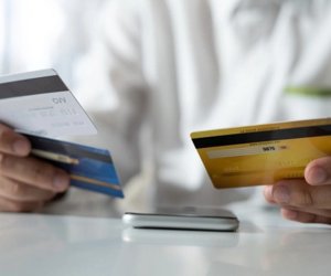 
Dövriyyədə olan ödəniş kartlarının sayı açıqlanıb