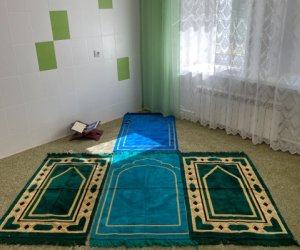 В каждую школу по комнате для намаза