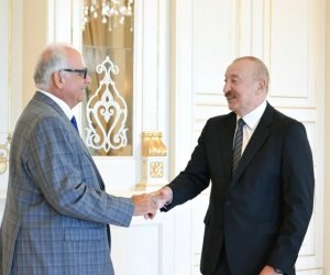Azerbaijan&rsquo;s Aliyev receives United World Wrestling president