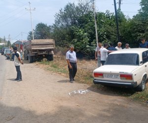 Tovuzda minik avtomobili yük maşınına çırpılıb, bir nəfər xəsarət alıb