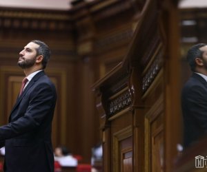 Ermənistan parlamentinin yeni spikeri kimdir? - Dosye