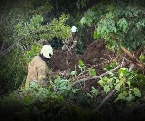 

В Стамбуле произошёл оползень, под завалами остались люди

