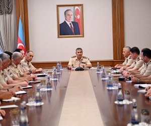 
Министр обороны Азербайджана встретился с военными атташе