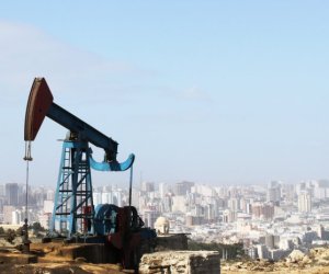 Цены на нефть растут на фоне геополитических рисков на Ближнем Востоке