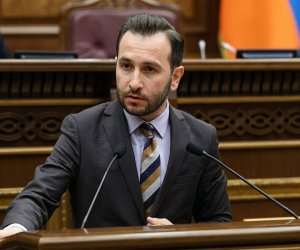Ermənistan parlamentinin yeni vitse-spikeri seçildi
