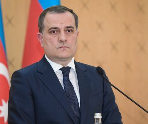 

Ceyhun Bayramovun Ukraynaya rəsmi səfəri başlayıb
