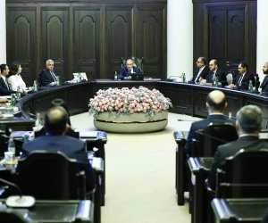 Ermənistanın yeni hökuməti ilk iclasını keçirib