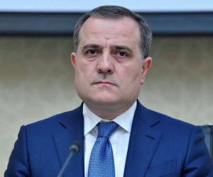 
"Rusiya və Ukrayna arasındakı hərbi əməliyyatlar dayandırılmalıdır"- Ceyhun Bayramov