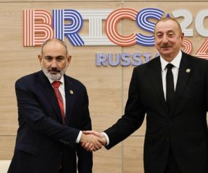 Никол Пашинян позвонил Президенту Ильхаму Алиеву