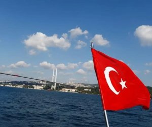 Bloomberg: Türkiyə Qara dənizə kommersiya gəmilərinin keçidini məhdudlaşdırır