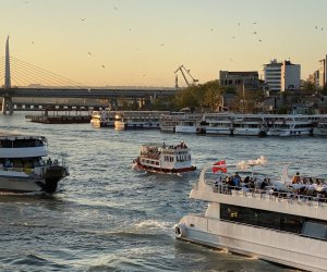 Турция возобновила транзит судов в Черное море после задержек