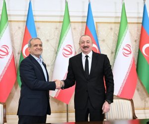 İlham Əliyev Pezeşkiana təşəkkür edib