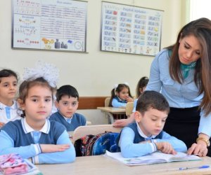 Bu müəllimlərin seçimi üzrə müsahibələr davam edir