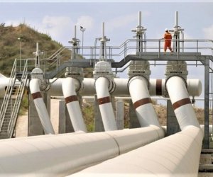 Brent and WTI crude prices edge higher in global trading