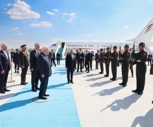 Президент Палестины прибыл с визитом в Турцию
