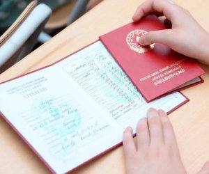 Bakıda 4 490 nəfər məktəbi fərqlənmə attestatı ilə bitirib