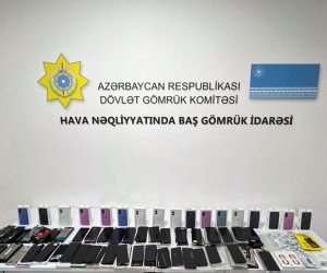 В аэропорту Баку обнаружили 17 незадекларированных iPhone