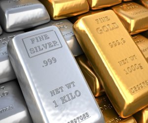 Qızılın qiyməti 4 400 dollardan aşağı enib
