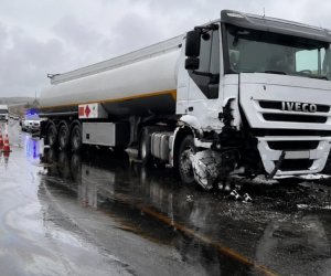 Goranboyda qəza: Bir ton yanacaq yola tökülüb
