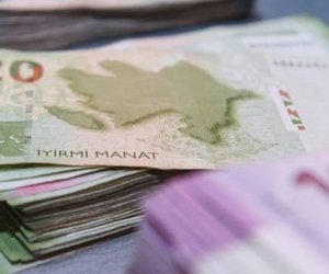 Fiziki şəxslərin banklardakı əmanətlərinin həcmi 2 milyard manatdan çox artıb