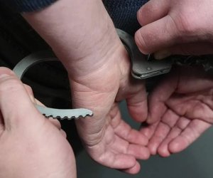 Hacıqabulda 19 yaşlı qadın avtomobildə bıçaqlanaraq öldürülüb - qardaşı saxlanılıb