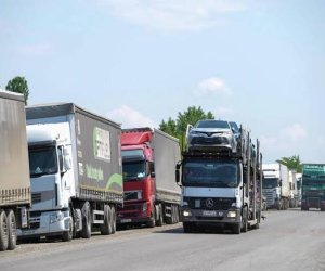 На таможенном посту &laquo;Красный мост&raquo; скопилось более 1000 грузовиков