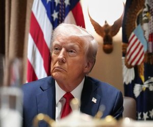 Трамп приостановил введение 50% пошлин против Канады