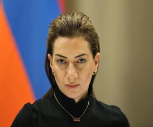 Оппозиция Армении отказалась от встречи с супругой Пашиняна